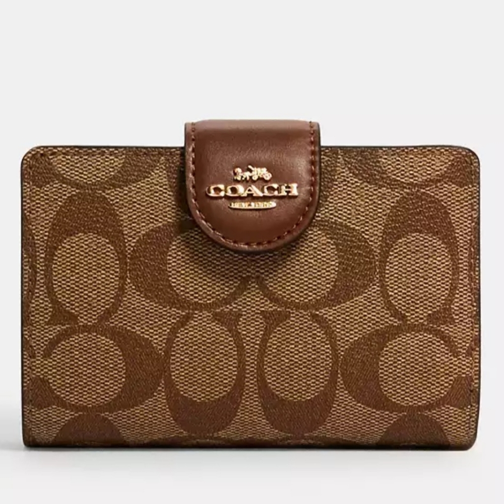 Coach Medium Zip Wallet Host Pick!